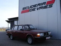 Bruinrood bruin metallic Gebruikt 1983 Volvo 240 Sedan | € 17.950