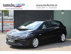 Zwart Gebruikt 2021 Opel Astra Edition Hatchback | € 16.250 (Eerlijke prijs)