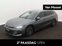 Grijs Nieuw 2025 VW Passat Business Stationwagen | € 48.900 (Goede deal)