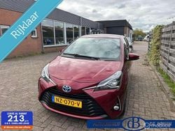 Rood Gebruikt 2017 Toyota Yaris Hybrid Executive Hatchback | € 15.950 (Super prijs)
