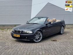 Zwart Gebruikt 2001 BMW 325 Cabriolet Executive Cabriolet | € 7.750 (Eerlijke prijs)