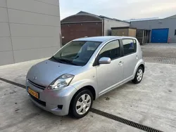 Grijs Gebruikt 2012 Daihatsu Sirion Hatchback | € 2.499 (Eerlijke prijs)