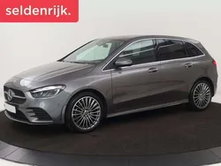 Grijs, metallic lak Gebruikt 2023 Mercedes B250e AMG MPV | € 35.400 (Eerlijke prijs)