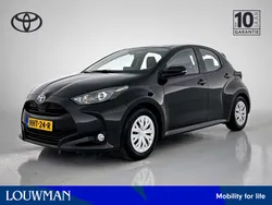 Zwart Gebruikt 2024 Toyota Yaris Hybrid Active Hatchback | € 23.445 (Eerlijke prijs)