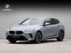 Blauw, metallic lak Nieuw 2025 BMW 120 Comfort Edition Hatchback | € 50.735 (Goede deal)
