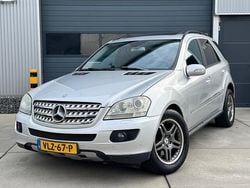Grijs (metallic) Gebruikt 2005 Mercedes ML320 SUV | € 3.499 (Super prijs)