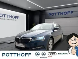Blauw Gebruikt 2020 Skoda Superb Active Stationwagen | € 25.635 (Eerlijke prijs)