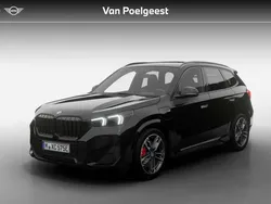 Saphirschwarz metallic (zwart metallic) Nieuw 2025 BMW X1 M Sport SUV | € 68.204 (Goede deal)