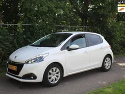 Wit Gebruikt 2017 Peugeot 208 Hatchback | € 7.750 (Eerlijke prijs)