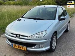 Grijs Gebruikt 2007 Peugeot 206 Forever Hatchback | € 1.499 (Eerlijke prijs)