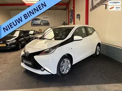 Wit Gebruikt 2016 Toyota Aygo X-clusiv Hatchback | € 6.750 (Eerlijke prijs)