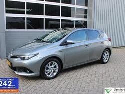 Grijs Gebruikt 2017 Toyota Auris Hybrid Trend Hatchback | € 14.950 (Eerlijke prijs)