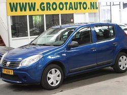 Blauw Gebruikt 2010 Dacia Sandero Ambiance Hatchback | € 1.944 (Eerlijke prijs)