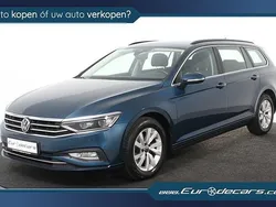 Blauw, metallic lak Gebruikt 2021 VW Passat Stationwagen | € 22.800 (Goede deal)