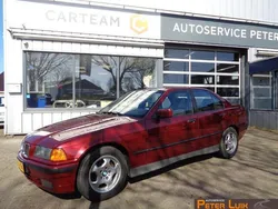 Rood Gebruikt 1993 BMW 318 Executive Sedan | € 3.500