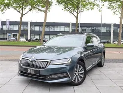 Grijs, metallic lak Gebruikt 2021 Skoda Superb Stationwagen | € 19.950 (Goede deal)
