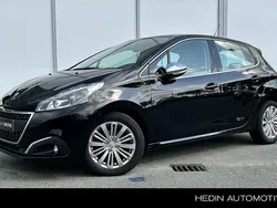 Zwart Gebruikt 2019 Peugeot 208 Allure Hatchback | € 9.745 (Goede deal)