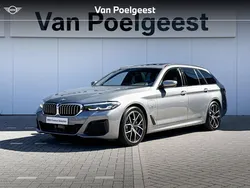 Grijs Gebruikt 2024 BMW 530e M Sport Stationwagen | € 52.900 (Eerlijke prijs)