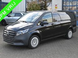 Zwart (metallic) Gebruikt 2024 Mercedes Vito Sedan | € 40.950