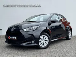Zwart Gebruikt 2024 Toyota Yaris Hybrid Active Hatchback | € 22.895 (Eerlijke prijs)