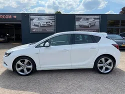 Wit Gebruikt 2011 Opel Astra Hatchback | € 6.995 (Eerlijke prijs)