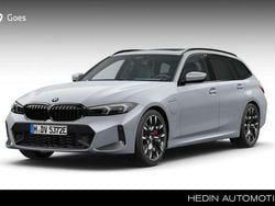 Grijs Nieuw 2025 BMW 330e M Sport Stationwagen | € 74.511 (Eerlijke prijs)