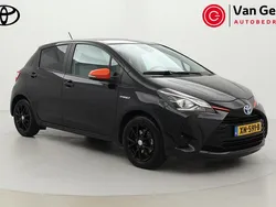 Zwart Gebruikt 2019 Toyota Yaris Hybrid Active Hatchback | € 12.499 (Eerlijke prijs)