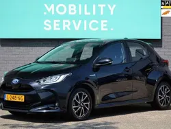 Zwart Gebruikt 2021 Toyota Yaris Hybrid Business Edition Hatchback | € 18.964 (Eerlijke prijs)