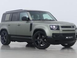 Groen Gebruikt 2024 Land Rover Defender Black Edition SUV | € 94.800 (Goede deal)