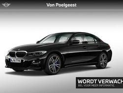 Saphirschwarz metallic (zwart metallic) Gebruikt 2021 BMW 330e Executive Sedan | € 39.900 (Goede deal)