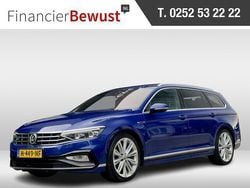 Blauw Gebruikt 2020 VW Passat Elegance Stationwagen | € 24.900 (Iets duurder)