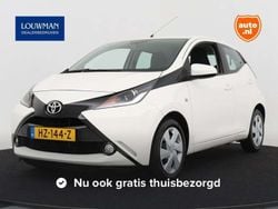 Cool white Gebruikt 2016 Toyota Aygo X-play Hatchback | € 8.795 (Super prijs)
