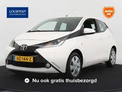 Cool white Gebruikt 2016 Toyota Aygo X-play Hatchback | € 8.795 (Super prijs)