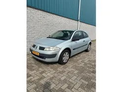 Grijs Gebruikt 2004 Renault Mégane II Dynamique Hatchback | € 850 (Goede deal)