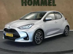 Grijs Gebruikt 2022 Toyota Yaris Hybrid Hatchback | € 24.645 (Iets duurder)