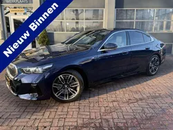 Blauw Gebruikt 2024 BMW 520 M Sport Sedan | € 56.500