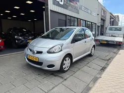 Grijs Gebruikt 2010 Toyota Aygo Hatchback | € 1.599 (Goede deal)