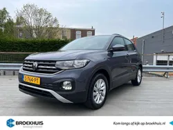 Grijs, metallic lak Gebruikt 2023 VW T-Cross Life SUV | € 21.900 (Goede deal)