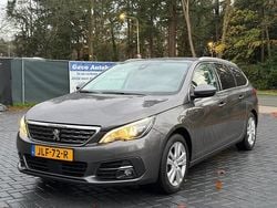 Grijs Gebruikt 2020 Peugeot 308 SW Allure Stationwagen | € 12.995 (Goede deal)