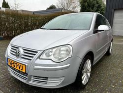 Grijs Gebruikt 2006 VW Polo Sedan | € 6.000 (Duur)