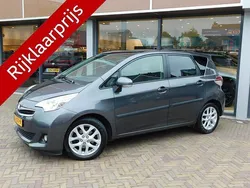 Grijs Gebruikt 2015 Toyota Verso-S Trend MPV | € 12.450 (Eerlijke prijs)