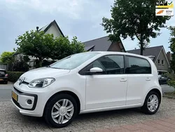 Wit Gebruikt 2017 VW up! high up! Hatchback | € 9.490 (Eerlijke prijs)