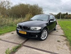 Zwart (metallic) Gebruikt 2009 BMW 118 Executive Hatchback | € 7.500