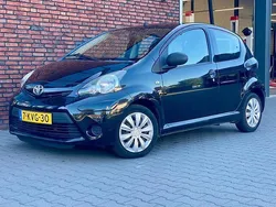 Zwart Gebruikt 2013 Toyota Aygo Hatchback | € 6.450 (Iets duurder)