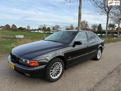 Zwart Gebruikt 1999 BMW 523 Executive Sedan | € 5.950 (Eerlijke prijs)