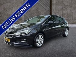 Zwart Gebruikt 2018 Opel Astra Edition Hatchback | € 9.450 (Eerlijke prijs)