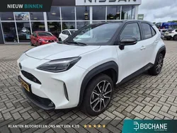 Platinum pearl white / zwart dak Gebruikt 2023 Toyota Yaris Cross Sport SUV | € 30.845 (Iets duurder)