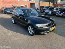 Zwart, metallic lak Gebruikt 2009 BMW 118 Hatchback | € 2.499 (Eerlijke prijs)