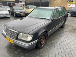 Zwart Gebruikt 1988 Mercedes E300 Sedan | € 2.950