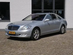 Grijs, metallic lak Gebruikt 2007 Mercedes S500 Sedan | € 21.950 (Eerlijke prijs)